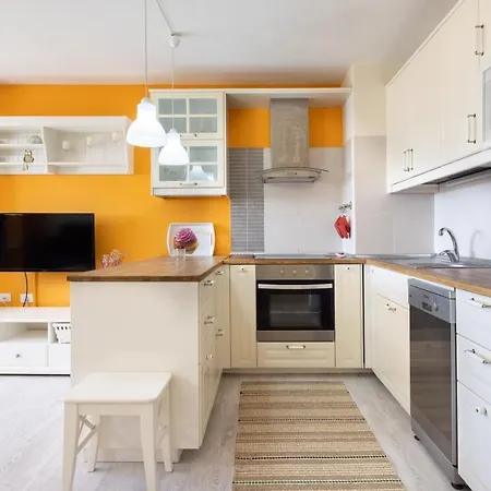 Home2book Cozy Beachfront Retreat In 아파트 *