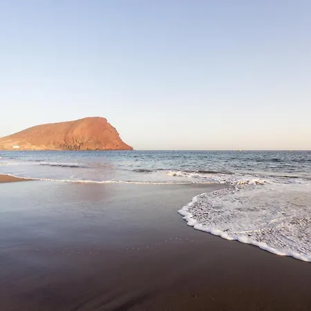 Home2book Cozy Beachfront Retreat In 아파트 *